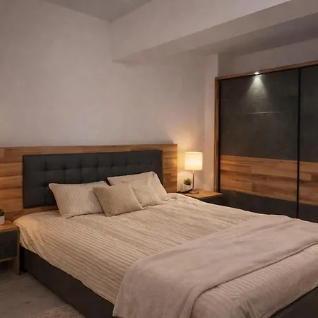 Luxury 4 *